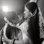 Tejaswini Pandit Instagram – 5 दिवसांनी येतोय तुम्हाला भेटायला आम्ही बहिणी अश्विनी रोहिणी 🌺
एकदा येऊन तर बघा 8डिसेंबर पासून तुमच्या जवळच्या चित्रपटगृहात ♥️
#eytb #film #release #december #passion #positive #vibes #waiting