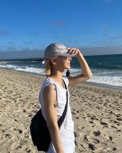 Ten Instagram - Becoming a sunflower at the beach- 10