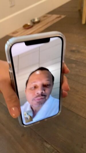 Terrence Howard Instagram - Everybody needs a little FaceTime! #Honeyshrimp #animallover