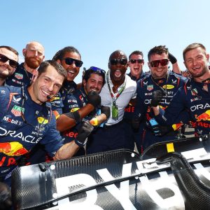 Terry Crews Instagram - Terry loves F1! 🤩

#F1 #Formula1 #HungarianGP @redbullracing