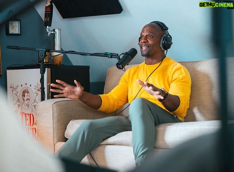 Terry Crews Instagram - Repost from @daxshepard • President Camacho and Frito get it on!!! @terrycrews is my Michigan Brother. I admire him greatly. From his talent and unflinching honesty, all the way to his outrageous physique, this man has everything I’d want. God Speed Terry!!! Let it rip!!!!! @armchairexppod
