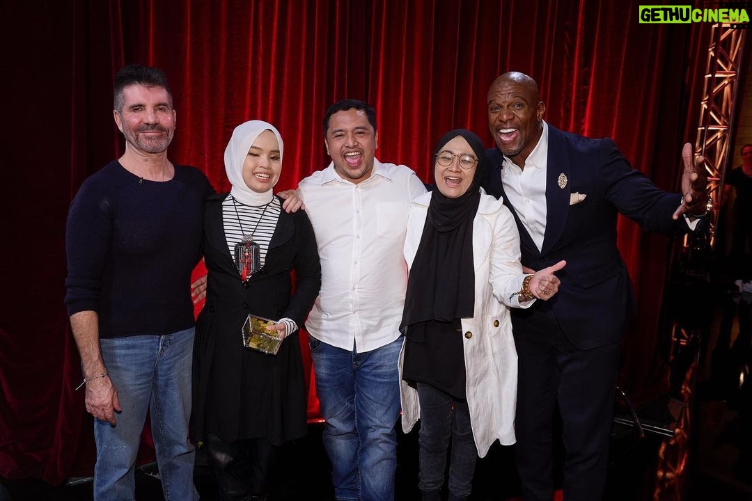 Terry Crews Instagram - #AGT #GoldenBuzzer Time! @simoncowell just hit his GB for @arianinismaputri, congrats!!! 🎉🎉🎉🎉