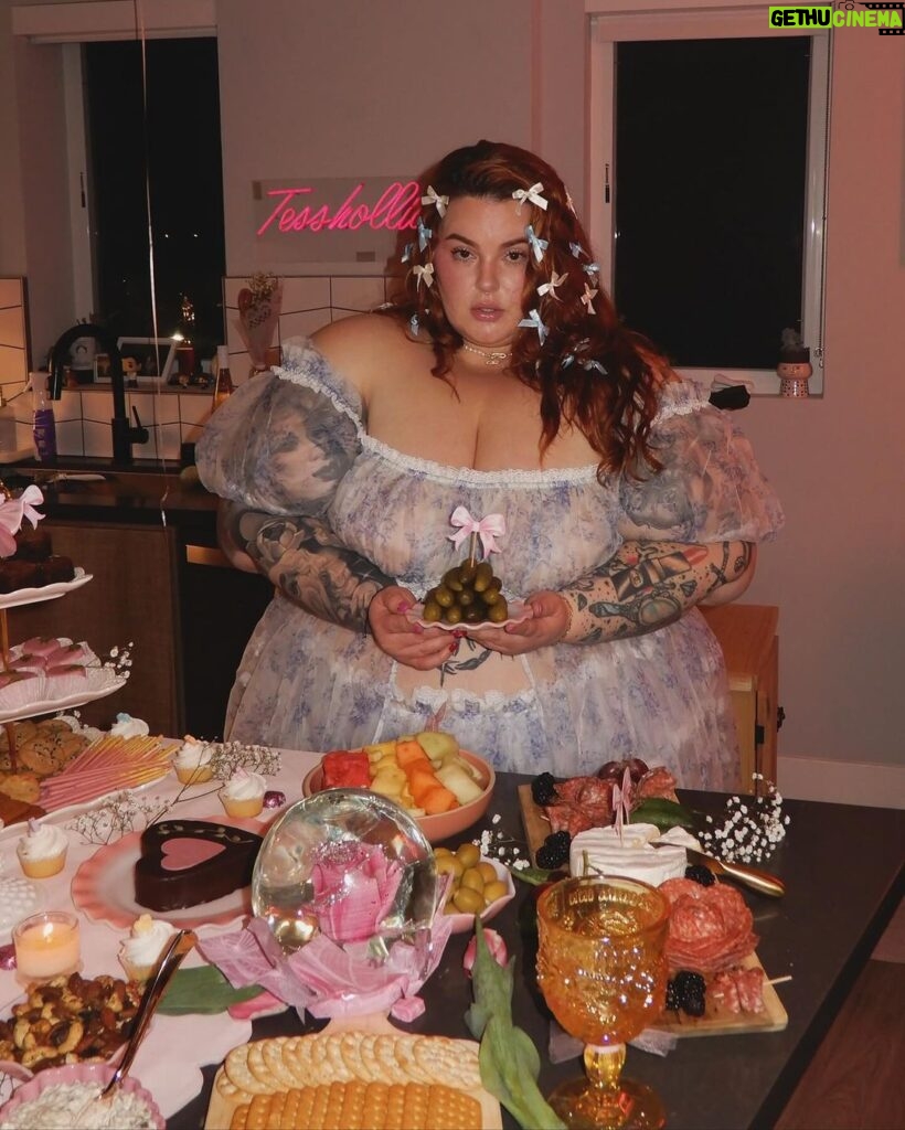 Tess Holliday Instagram - Last night was my annual Galentines Party & a time was had! 🎀 Any excuse to throw a party, celebrate love & eat a pickle tower 💅🏻🥒 #galentines #friends #galentinesparty #coquette #coquetteaesthetic #coquettefashion #charcuterie #love