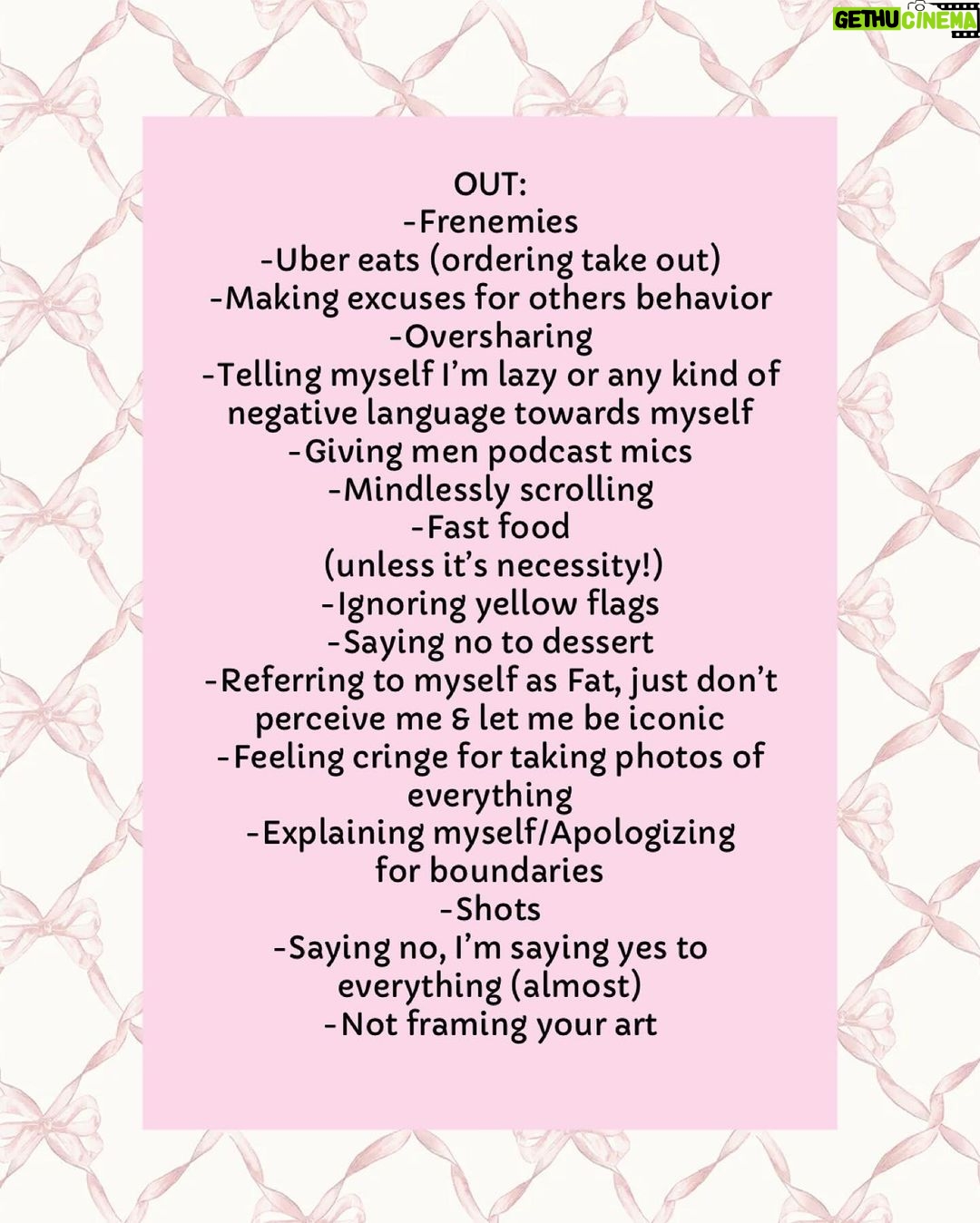 Tess Holliday Instagram - 🎀Outfit repeating is IN for the New Year🎀 #insandouts #newyear