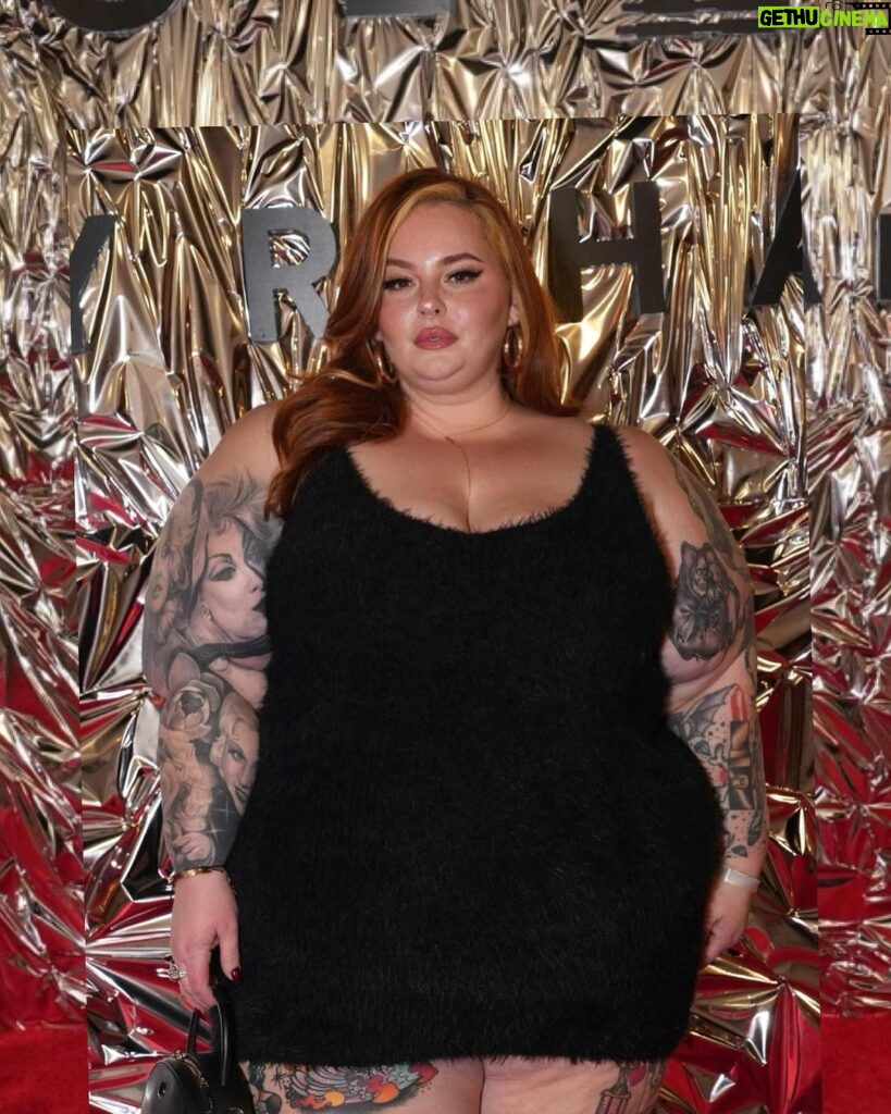 Tess Holliday Instagram - Mama is really in the streets this holliday (hehe) season & be prepared to be SICK of me!!!!! Thank you for having me @savagexfenty & to @chadkenyon @austinburnshair @olaplex for taking such good care of my hair!❤️‍🔥❤️‍🔥❤️‍🔥 #tistheseason #christmasparty #hohoho #effyourbeautystandards Los Angeles, California
