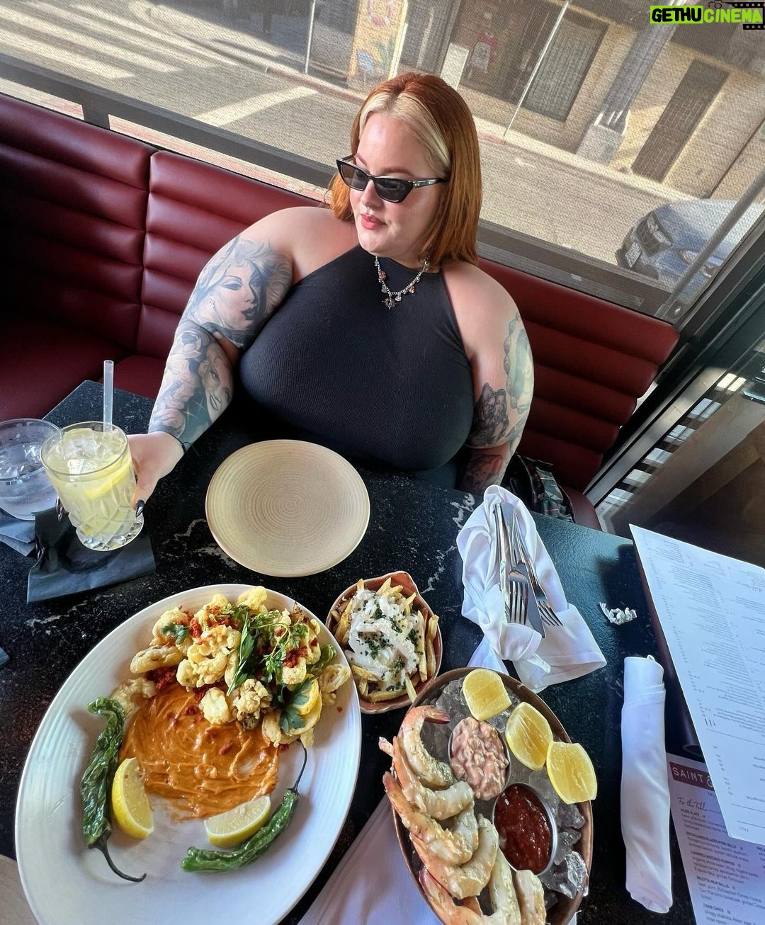 Tess Holliday Instagram - Putting the work in> Art by @sa.liine 🧡