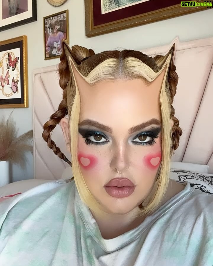 Tess Holliday Instagram - I think I cried everyday(??) in October but squeezed in a few days of fun with the family🖤 Make sure to join me on IG Live Friday for my newest episode of @diverse.a.tea! You don’t wanna miss out, it’s gonna be iconic❣️