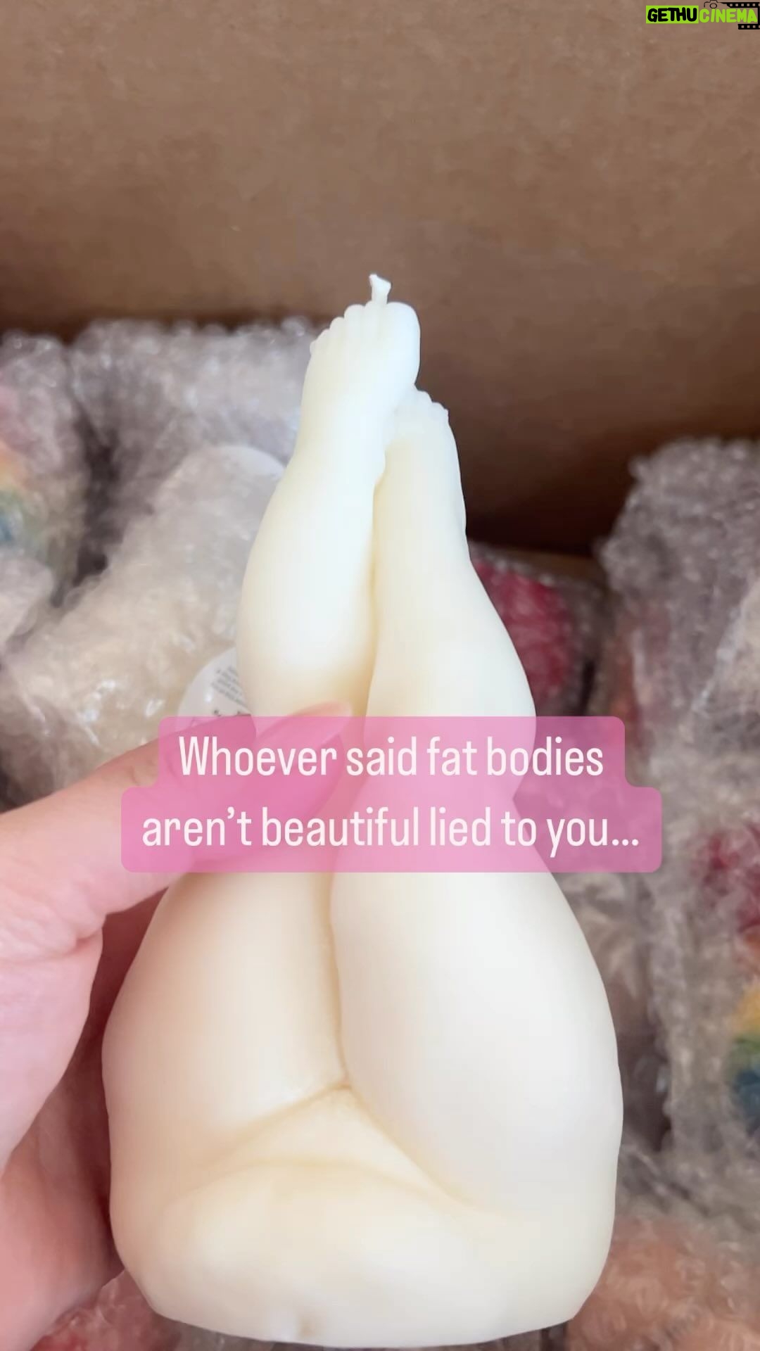 Tess Holliday Instagram - When I put together my Posing + Self Love Workshop I knew I needed @ctoan.co beautiful hand poured candles part of my gift bags. They capture just how beautiful larger bodies are. Every roll, dimple, scar, & all… literal masterpieces. I’m honored to have have CTOAN’s beautiful candles all around my home as well, & they smell UNREAL even when they aren’t lit. They recently started making planters (for all you 🪴 moms like me!) which are 3D printed using a plant based plastic called PLA. The planters are functional art designed to empower and inspire, and are based on a CTOAN original design🤩 Each planter come with a drip tray and drainage holes & I can’t wait to plant some lil guys in them! 🥹 #effyourbeautystandards #buyblack #supportqueerartists #fatbodiesaregoodbodies