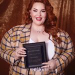 Tess Holliday Instagram - Today I’m speaking at the @unitednations for the first ever World Eating Disorders Action Day @alliancefored. For over a decade, my body has been dissected by the world - judged, mocked, & treated like an entire separate entity. I am not my body - I am not my eating disorder - I am not my weight or perceived health - I am not my trauma. I’m so honored to accept the @alliancefored Global Changemaker Award. Thank you to The Alliance for this honor. May we continue to smash the stigma together, so that not one more life is lost to this insidious disease. #effyourbeautystandards #notonemore Photos @alexevansphotography HMU @rainbowchatman United Nations Headquarters