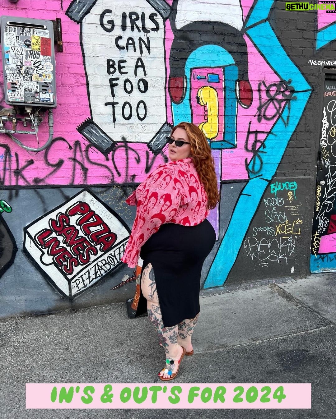 Tess Holliday Instagram - 🎀Outfit repeating is IN for the New Year🎀 #insandouts #newyear