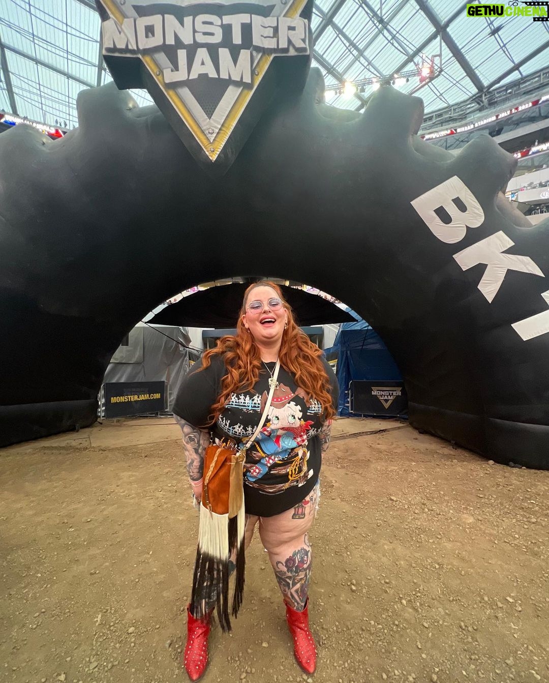 Tess Holliday Instagram - you can keep coachella, I’m a monster truck girl🤘🏻🛺🤣🛞 thank you as always to @thebillhorn & @marquecomm for making @monsterjam a tradition in our family & something we look forward to every year! I’m so glad my step mom got to experience it with us this time too & I want to publicly apologize bc she is still sad I didn’t introduce her to @sarahmgellar aka Daphne (Buffy to me🔪) 😩 hair @angelinapanelli duh tee @ebay vintage shorts @goodamerican purse @evilpork666 ❤️🩹 attitude baby jesus #monsterjam #monstertrucks #sofistadium #vintageclothing SoFi Stadium