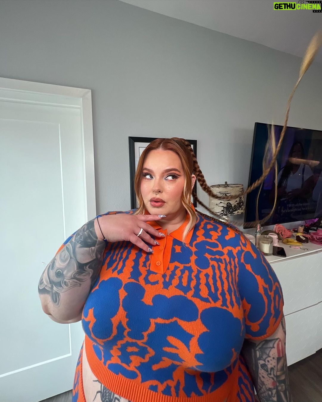 Tess Holliday Instagram - 10s across the board & yuhhh the nails match the fit💙🧡 Glam by my baby angels @angelinapanelli @makeupartistmichael FOREVER OK!!!!! Outfit is @lazyoaf Shoes @charlottestoneshoes Nails inspired by @pinterest #effyourbeautystandards #pinterestinspired #plussizestyle #facecardneverdeclines Los Angeles, California