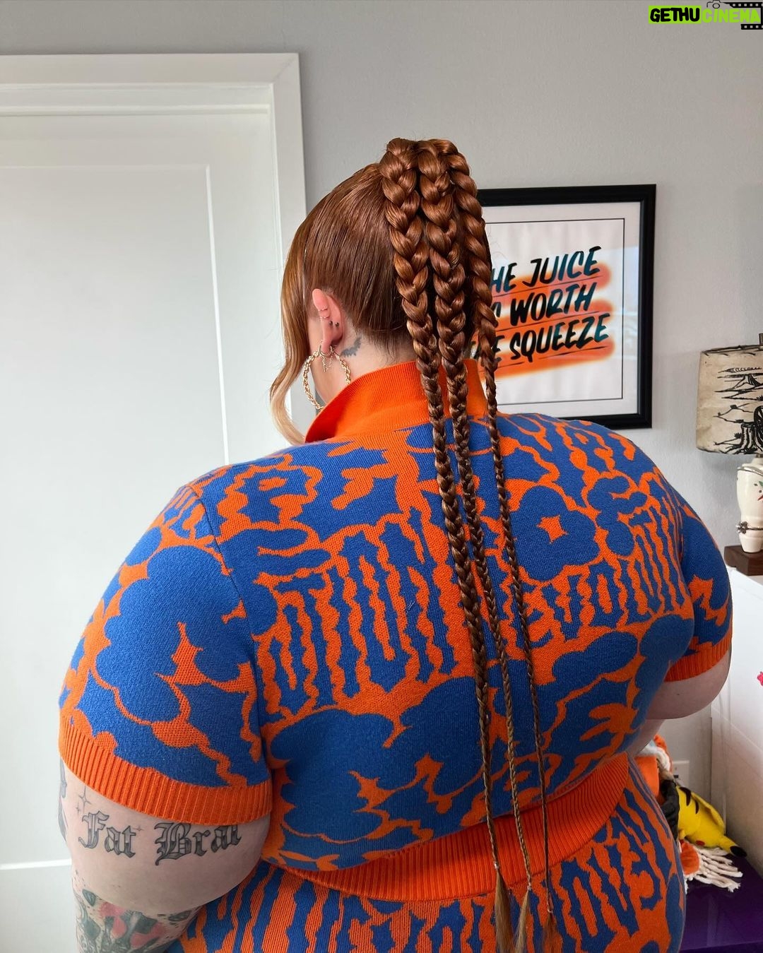 Tess Holliday Instagram - 10s across the board & yuhhh the nails match the fit💙🧡 Glam by my baby angels @angelinapanelli @makeupartistmichael FOREVER OK!!!!! Outfit is @lazyoaf Shoes @charlottestoneshoes Nails inspired by @pinterest #effyourbeautystandards #pinterestinspired #plussizestyle #facecardneverdeclines Los Angeles, California
