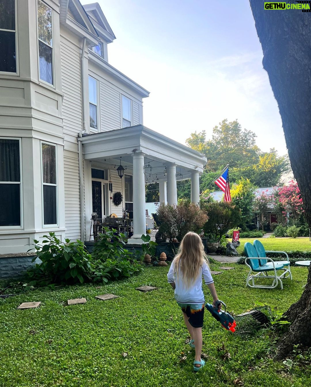 Tess Holliday Instagram - August was eye opening & rough in the most beautiful ways. Here’s to Beyoncé September 🪩🥳 #southerngirl #healing #gratitude