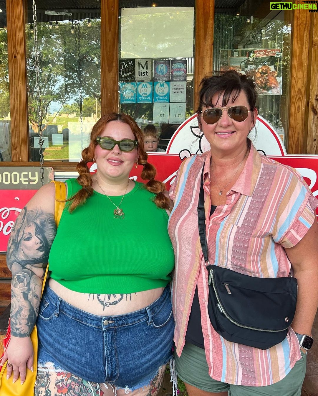 Tess Holliday Instagram - August was eye opening & rough in the most beautiful ways. Here’s to Beyoncé September 🪩🥳 #southerngirl #healing #gratitude