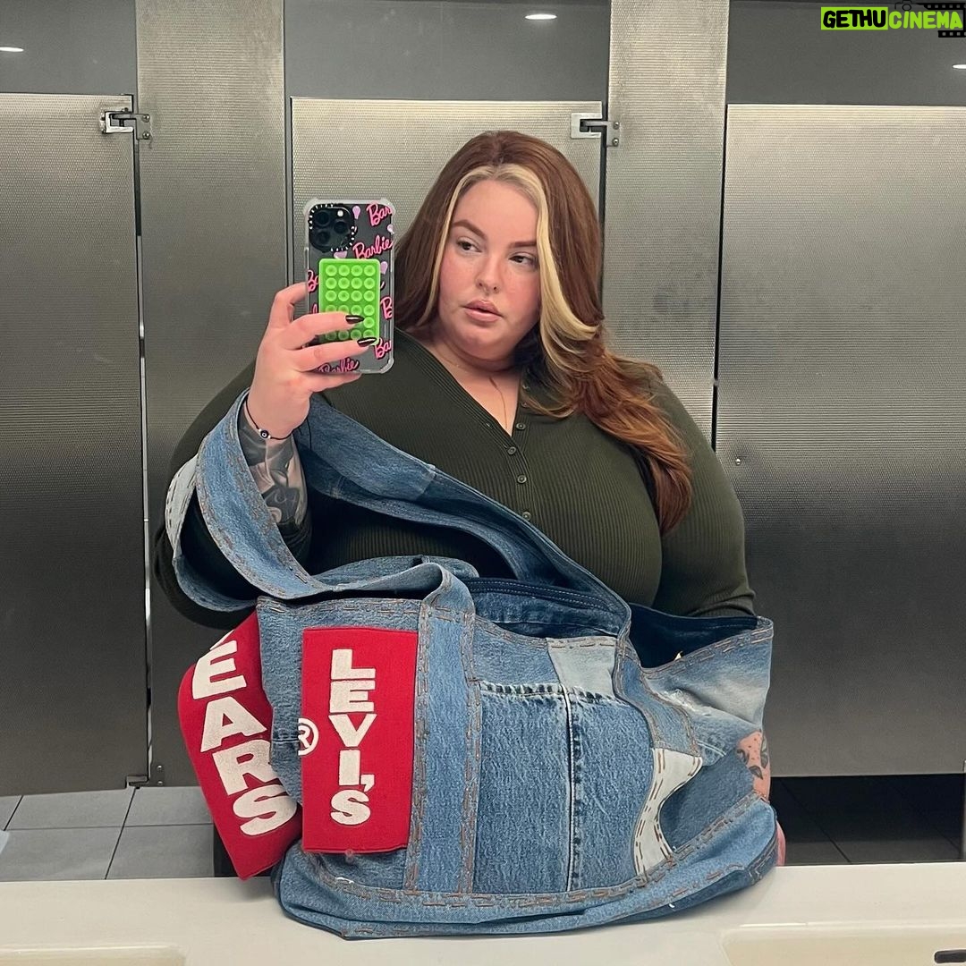 Tess Holliday Instagram - LAX - Los Angeles International Airport