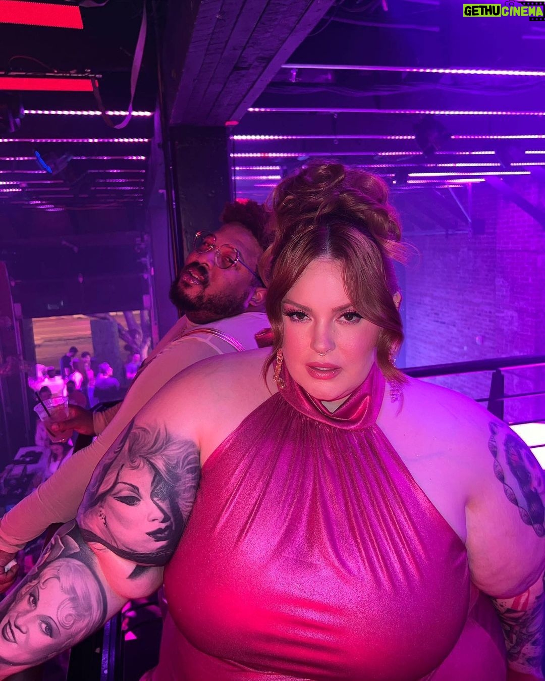 Tess Holliday Instagram - Still dreaming about my birthday, dancing to @aqua.dk alongside my wonderful friends, surrounded by bouquets from loved ones, slumber parties with my kiddos in a beautiful hotel, cherishing every passing moment with the awareness they are growing older. Amidst an abundance of so many breathtaking moments, my gratitude for life deepens. These experiences have been hard-earned, cultivating my capacity to love wholeheartedly and unconditionally. In this cherished space, self-awareness flourishes, and the unwavering recognition of my own inherent worthiness pervades. Sometimes I canβt believe my life turned out even better than my dreams, but then Iβm afraid it is a dream & Iβll wake up from it!π₯Ή Fat & Queer community changed my life, & continually reminds me just how loved I am. Turning 38 is already such a beautiful gift. Special thanks to @heartweho @palisociety for giving me the perfect pink Barbie bash! & to my glam- yβall ate it UP as always!! @angelinapanelli @makeupartistmichael π π©·π ππ©·ππ©·ππ©·π #cancerseason #cancerszn #julybaby #aqua #queerbbangel #comeonbarbieletsgoparty