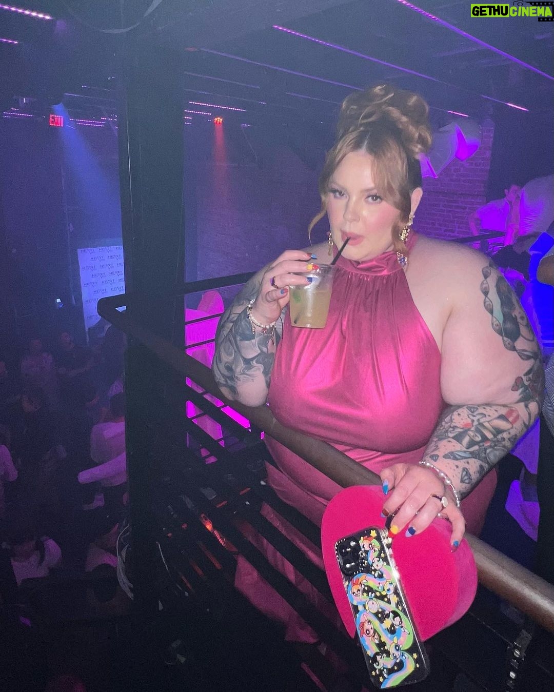 Tess Holliday Instagram - Still dreaming about my birthday, dancing to @aqua.dk alongside my wonderful friends, surrounded by bouquets from loved ones, slumber parties with my kiddos in a beautiful hotel, cherishing every passing moment with the awareness they are growing older. Amidst an abundance of so many breathtaking moments, my gratitude for life deepens. These experiences have been hard-earned, cultivating my capacity to love wholeheartedly and unconditionally. In this cherished space, self-awareness flourishes, and the unwavering recognition of my own inherent worthiness pervades. Sometimes I canβt believe my life turned out even better than my dreams, but then Iβm afraid it is a dream & Iβll wake up from it!π₯Ή Fat & Queer community changed my life, & continually reminds me just how loved I am. Turning 38 is already such a beautiful gift. Special thanks to @heartweho @palisociety for giving me the perfect pink Barbie bash! & to my glam- yβall ate it UP as always!! @angelinapanelli @makeupartistmichael π π©·π ππ©·ππ©·ππ©·π #cancerseason #cancerszn #julybaby #aqua #queerbbangel #comeonbarbieletsgoparty