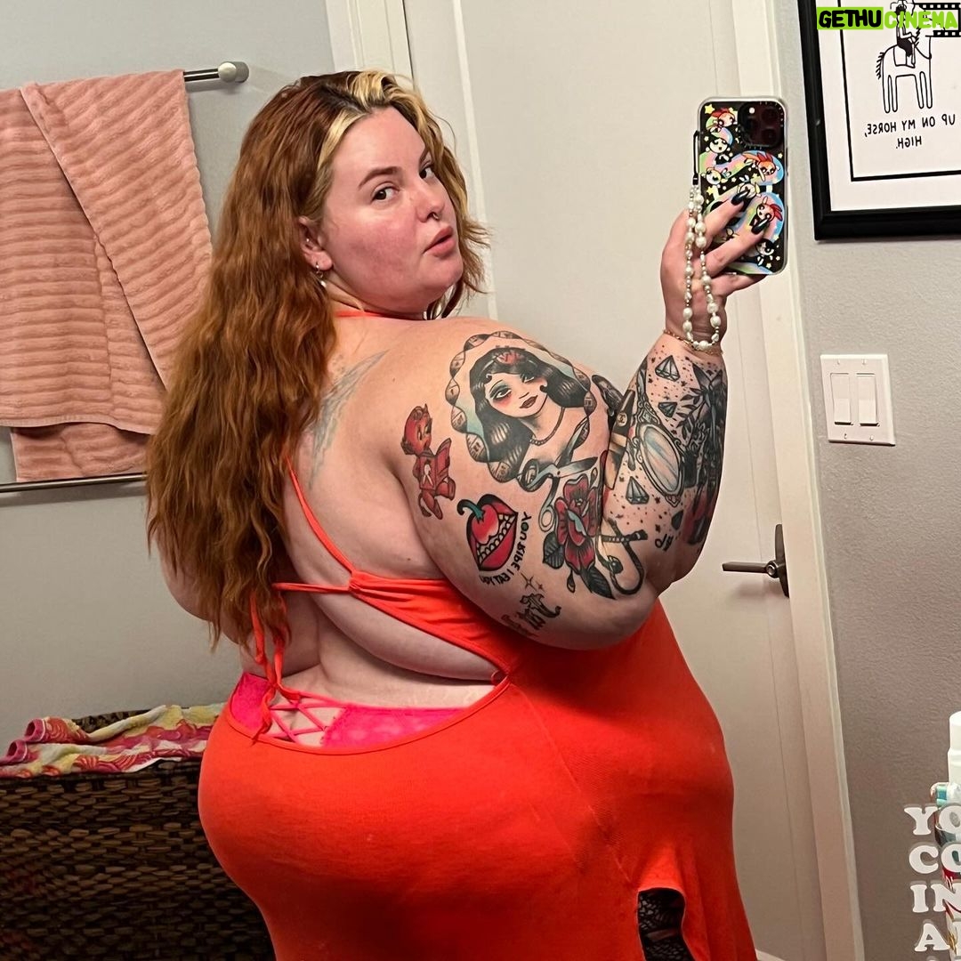 Tess Holliday Instagram - Make me your wallpaper, so I know that it’s real 👼🏻
