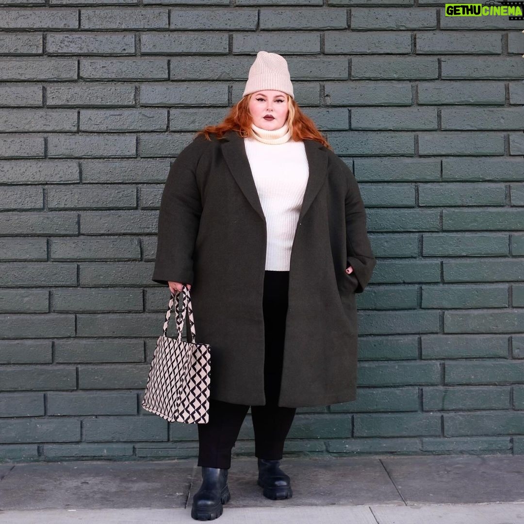 Tess Holliday Instagram - Manifesting colder weather in LA wearing all @hm 🙏 New styles of knitwear/outerwear just dropped in sizes up to 4x too!😮💨 #hmxme