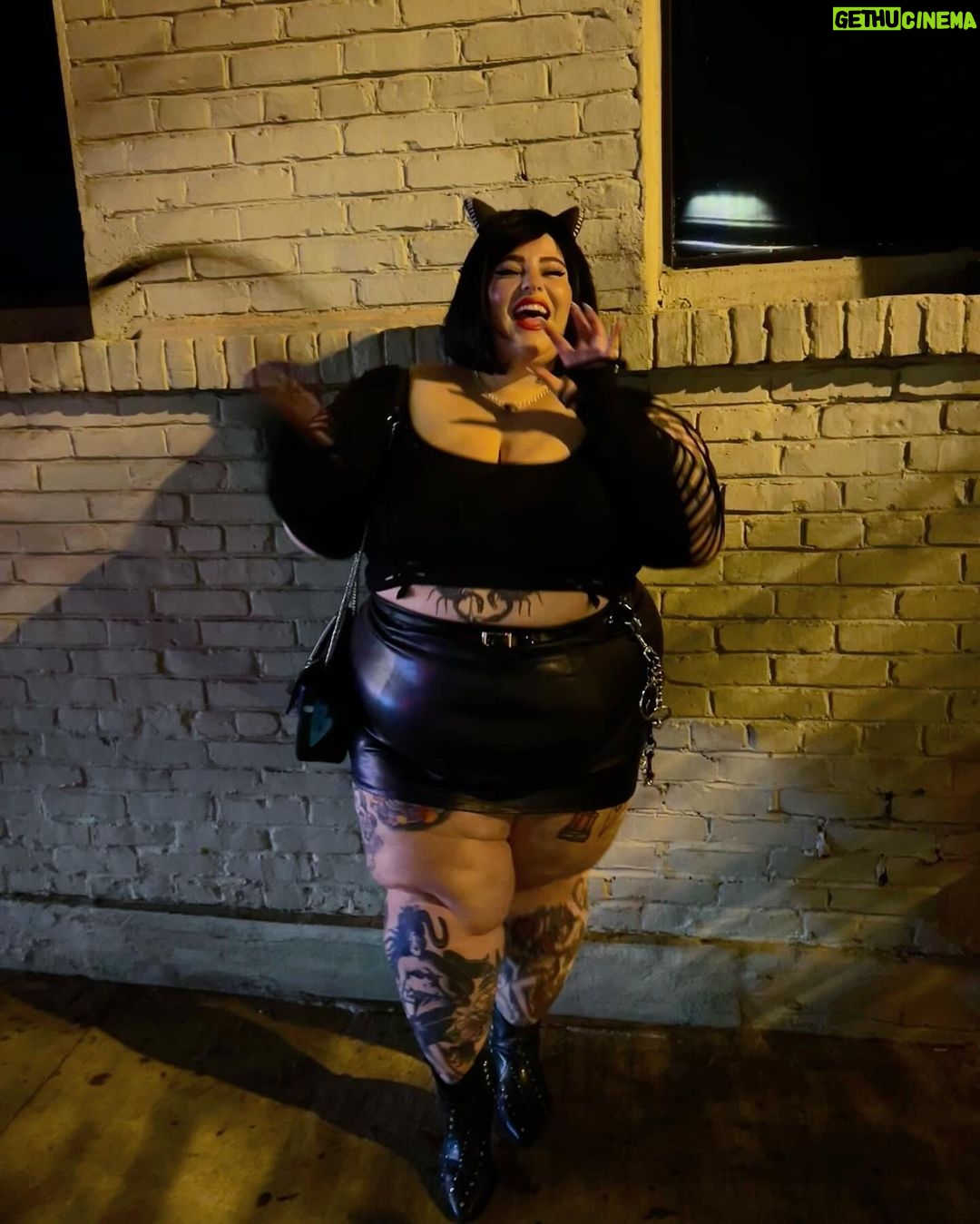 Tess Holliday Instagram - I think I cried everyday(??) in October but squeezed in a few days of fun with the family🖤 Make sure to join me on IG Live Friday for my newest episode of @diverse.a.tea! You don’t wanna miss out, it’s gonna be iconic❣️