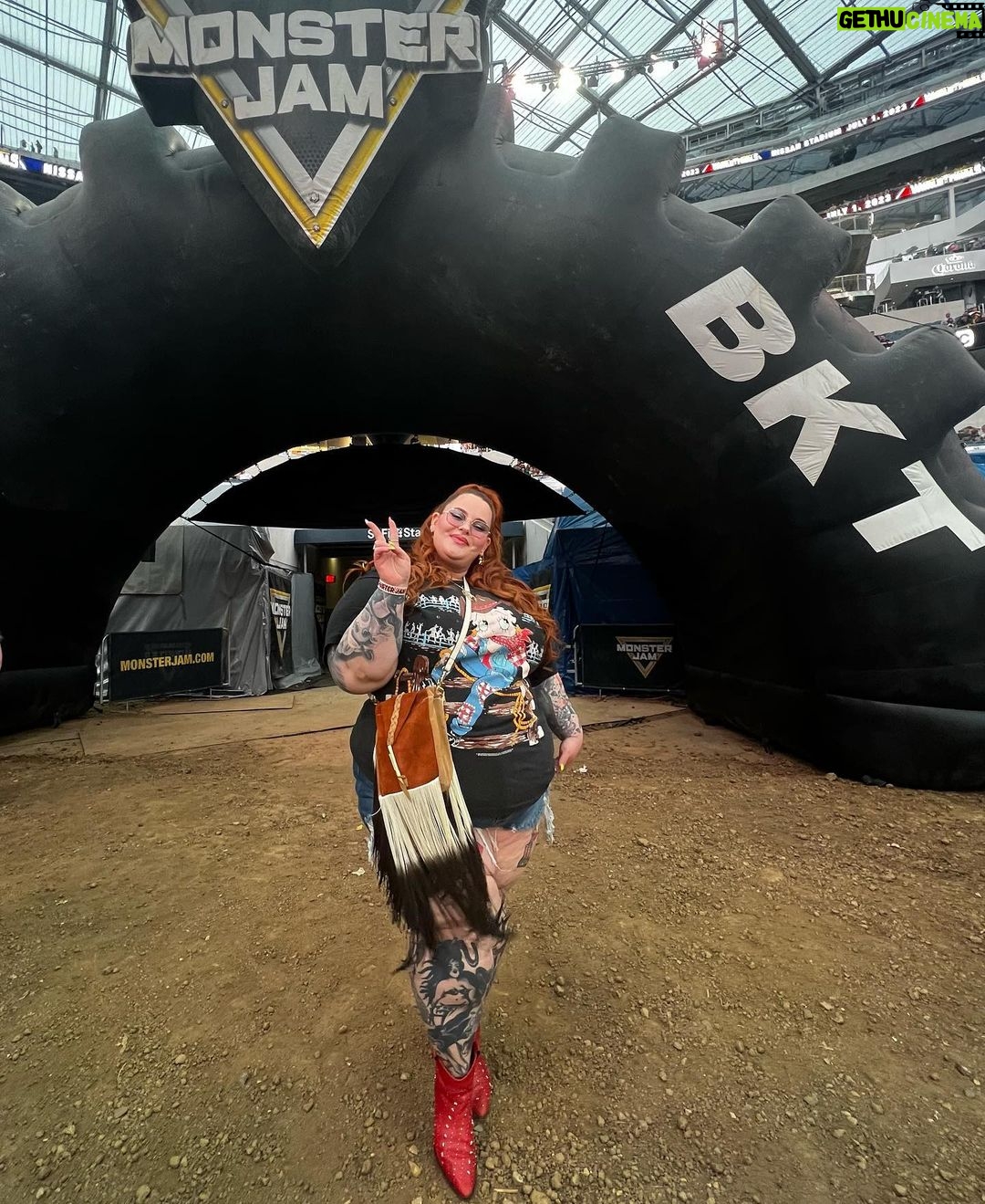 Tess Holliday Instagram - you can keep coachella, I’m a monster truck girl🤘🏻🛺🤣🛞 thank you as always to @thebillhorn & @marquecomm for making @monsterjam a tradition in our family & something we look forward to every year! I’m so glad my step mom got to experience it with us this time too & I want to publicly apologize bc she is still sad I didn’t introduce her to @sarahmgellar aka Daphne (Buffy to me🔪) 😩 hair @angelinapanelli duh tee @ebay vintage shorts @goodamerican purse @evilpork666 ❤️🩹 attitude baby jesus #monsterjam #monstertrucks #sofistadium #vintageclothing SoFi Stadium