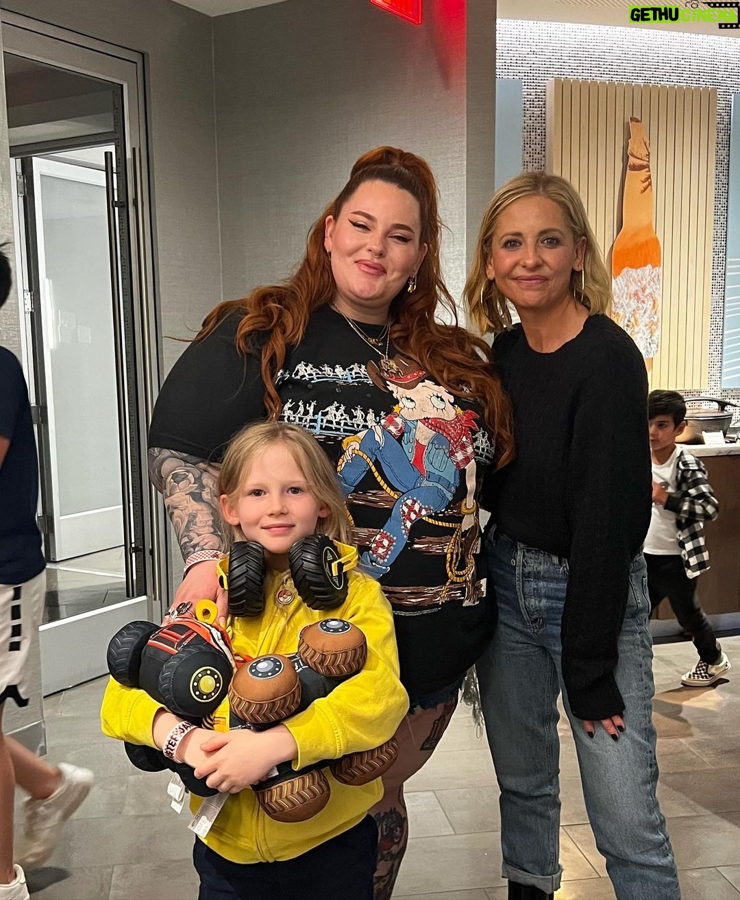 Tess Holliday Instagram - you can keep coachella, I’m a monster truck girl🤘🏻🛺🤣🛞 thank you as always to @thebillhorn & @marquecomm for making @monsterjam a tradition in our family & something we look forward to every year! I’m so glad my step mom got to experience it with us this time too & I want to publicly apologize bc she is still sad I didn’t introduce her to @sarahmgellar aka Daphne (Buffy to me🔪) 😩 hair @angelinapanelli duh tee @ebay vintage shorts @goodamerican purse @evilpork666 ❤️🩹 attitude baby jesus #monsterjam #monstertrucks #sofistadium #vintageclothing SoFi Stadium