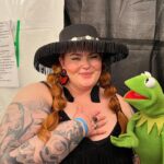 Tess Holliday Instagram - KERMIEEEEEEE!!!!!! Are you freaking out with me?!!! Yesterday I got to meet @kermitthefrog at @willienelsonofficial ranch for @luckreunion & it was one of the most iconic moments of my entire life! Kermit, Eric & his team were so amazing while I cried (hahahaha!) & I got to hug Kermie after! The Muppets were such a huge part of my childhood & y’all know how much @realmisspiggy shaped my life! These photos are what I call “framers” and I’m 💯plastering these all over my home! Thank you to my dear friends @tatefarmstx for making one of my wildest dreams a reality!!!!!!!!!!!!!!!!!!!!!!!!!! I told myself this year that I was going to say yes to everything, and I’m so glad tagging alone with @melissatatetx to the Luck Reunion was one of them! Now excuse me while I sob 😭🤠💘 #kermit #kermitthefrog #themuppets #willienelson #willienelsonandfamily #lucktexas #misspiggy Texas