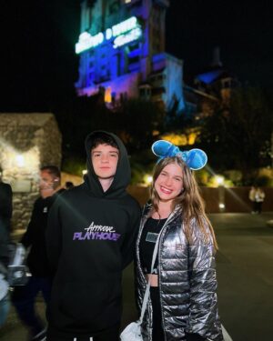 Théo Medon Instagram - Hey #hollywoodstudios 🎉💙 de torre do terror, passando por Star Wars e indo pro mundo do toy story, teve diversão o dia todooooo! 

(>>>TEM EU NADA ASSUSTADO NA TORRE DO TERROR)

#theomedon #disneyworld #meusonhomagico