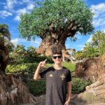 Théo Medon Instagram - Cada dia por aqui é mais incrível que o outro! #animalkingdom 🌳💫 #theomedon #férias Animal Kingdom, Disney World, FL