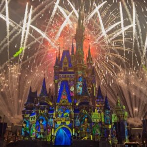 Théo Medon Instagram - Meu primeiro dia e minha primeira vez em um parque da Disney! 💫💙🎉 Que isso mundão, isso é lindo demais! 

Tudo perfeito @meu.sonho.magico 

#theomedon #meusonhomagico #disneyworld
