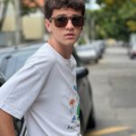 Théo Medon Instagram - Ele é do bussiness também! 💫um rapazin passando o dia participando das reuniões de planejamento e estratégias 😁 me segura! 🙃 #theomedon #actor #quatrok São Paulo, Brazil