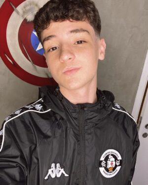 Théo Medon Instagram - começando as comemorações do meu niver com esse presente FABULOSO que a @anafonsec4_  me deu 🥺

EU AMEI NADUDAAAAAAA 🫶🏼🫶🏼🫶🏼

@medonaticas_fc #theomedon #vasco