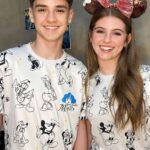 Théo Medon Instagram - Bora que ainda dá tempo de ir pra Disney com a gente em Janeiro 2024 em um grupo guiado com a @meu.sonho.mágico Corre que são as últimas vagas!