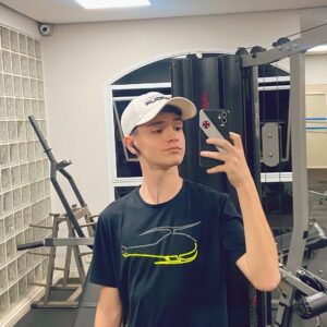 Théo Medon Instagram - Sem foto no final o treino não vale 🤷🏻‍♂️💪🏻

#theomedon