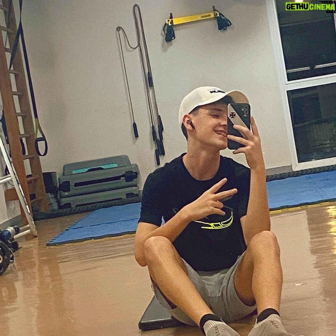 Théo Medon - 57K Likes - Sem foto no final o treino não vale 🤷🏻♂️💪🏻
#theomedon