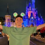 Théo Medon Instagram - Meu primeiro dia e minha primeira vez em um parque da Disney! 💫💙🎉 Que isso mundão, isso é lindo demais! Tudo perfeito @meu.sonho.magico #theomedon #meusonhomagico #disneyworld Magic Kingdom At Walt Disney World