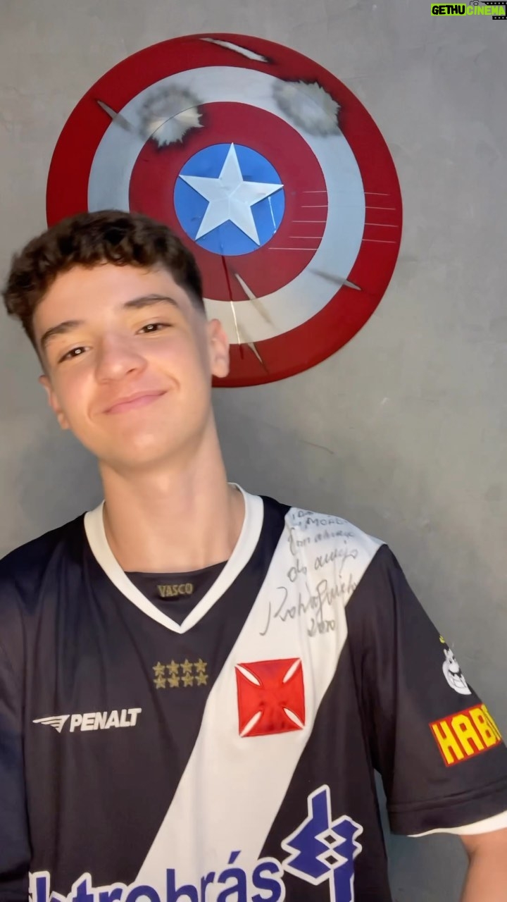 Théo Medon Instagram - O comentando comentários tá de volta! Vocês pediram, eu atendi e… a parte 2 já tá pronta💥manda ver aqui nos comentários, que ela tá quentinha pra próxima semana 🔥 ( E QUERO SABER SE VOCÊS SABEM ESSA NOVIDADE DO ÚLTIMO COMENTÁRIO) #theomedon