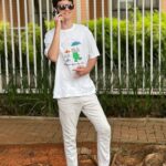 Théo Medon Instagram - Ele é do bussiness também! 💫um rapazin passando o dia participando das reuniões de planejamento e estratégias 😁 me segura! 🙃 #theomedon #actor #quatrok São Paulo, Brazil