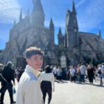 Théo Medon Instagram - Dias épicos aqui na @universaldestinationsbrasil 😎 Ponto de parada obrigatória pra quem vem pra Orlando! Me diz qual sua foto preferida? #theomedon #universalorlandoresort #publi Universal Orlando Resort