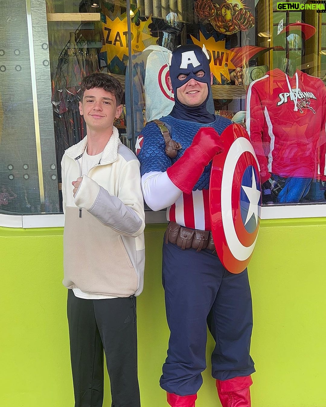 Théo Medon Instagram - Dias épicos aqui na @universaldestinationsbrasil 😎 Ponto de parada obrigatória pra quem vem pra Orlando! Me diz qual sua foto preferida? #theomedon #universalorlandoresort #publi Universal Orlando Resort