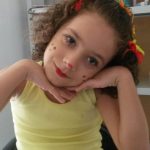 Thaila Ayala Instagram - Hoje é aniversário dela, essa menina que não cansa de me surpreender, Laura faz 15 anos tem uma mente brilha, não engole qualquer “verdade” imposta a ela, ela questiona, ela pesquisa, ela quer saber por que, ela é uma grande questionadora e eu acho isso demais. Uma adolescente que não vai com modinha, não escuta a mesma música que todo mundo escuta, não usa a mesma roupa que todo mundo mundo usa, não faz a mesma programação que todo mundo faz, ela é diferenciada ela tem personalidade própria. Laura não tolera preconceitos, ouvir ela falar sobre diversidade é demais, ela ensinou e ensina um tanto p gente. Morro de orgulho dessa menina carinhosa, atenta e generosa que você se tornou. Ela que ainda criança cansada de prender seus cabelos por conta do bullying combinou c a amiguinha de soltarem o black power e entraram de mãos dadas na escola. Ela é Demais e eu só fã babona mesmo. Parabéns meu amor pelos seus 15 anos! Te amo infinito! Ps: e ela ainda gosta de Rita lee 😍