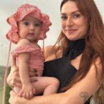 Thaila Ayala Instagram - Não tenho condições nenhuma para tanta fofura! Roupinha q foi da priminha Cora ❤️
