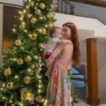 Thaila Ayala Instagram - Segundo ano da minha vida que monto uma árvore de Natal, ano passado foi para o Chico, esse ano para ele e Tereza. Primeiro Natal da nossa família completa, com eles tudo faz mais sentido! E parece q foi rápido, mas só p desenrolar os fios das luzes foi 1 hora 😂