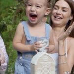 Thaila Ayala Instagram - Minha vida todinha em um sorriso!!! Obrigada @concept.mater_ pela linda festa e @thaisayaladoces pela delicadeza da sua arte em formato de bolo e doces!