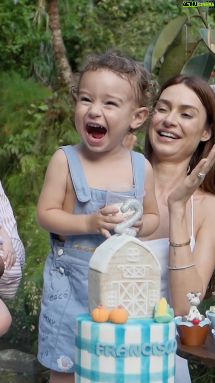 Thaila Ayala Instagram - Minha vida todinha em um sorriso!!! Obrigada @concept.mater_ pela linda festa e @thaisayaladoces pela delicadeza da sua arte em formato de bolo e doces!
