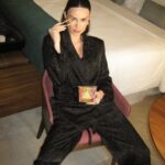 Thaila Ayala Instagram - E bora de #dumpthelook 💥 O @stealthelook me desafiou a encontrar 10 looks favoritos desse ano, mas confesso que os 10 looks que achei foram as ÚNICAS fotos de look q eu tinha no meu rolo de câmera e a ultima foto foi o que eu mais usei. Qual o favorito de vocês?