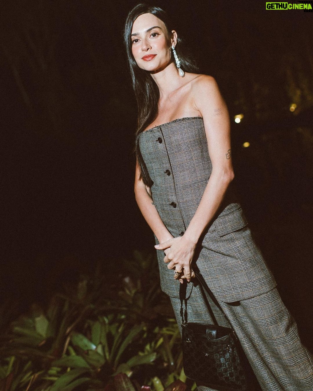 Thaila Ayala Instagram - E bora de #dumpthelook 💥 O @stealthelook me desafiou a encontrar 10 looks favoritos desse ano, mas confesso que os 10 looks que achei foram as ÚNICAS fotos de look q eu tinha no meu rolo de câmera e a ultima foto foi o que eu mais usei. Qual o favorito de vocês?