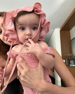 Thaila Ayala Instagram - Não tenho condições nenhuma para tanta fofura!
Roupinha q foi da priminha Cora ❤️