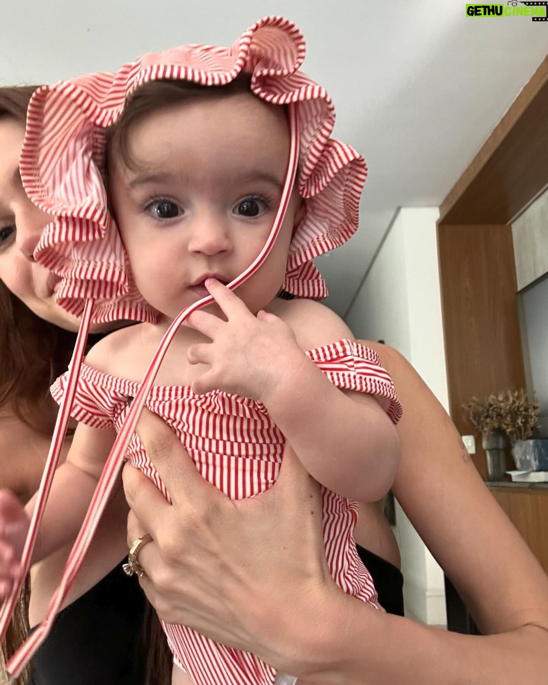 Thaila Ayala - 262.5K Likes - Não tenho condições nenhuma para tanta fofura!
Roupinha q foi da priminha Cora ❤️
